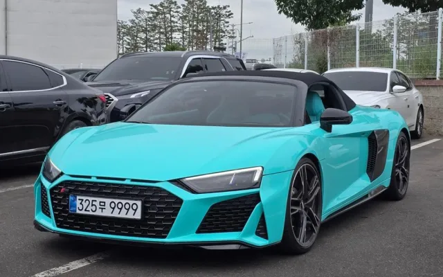수원수입소형차 R8 (4S) 5.2 V10 퍼포먼스 스파이더 매물 사진 6 - 2022/04 25,941km
