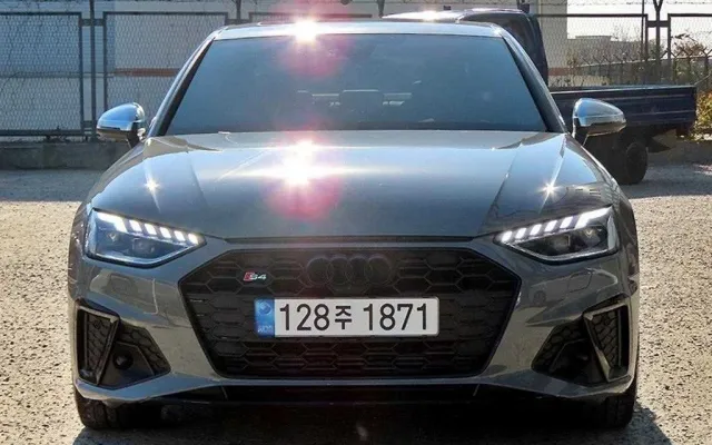 수원수입소형차 S4 (B9) 3.0 TFSI 콰트로 매물 사진 12 - 2022/03 53,331km